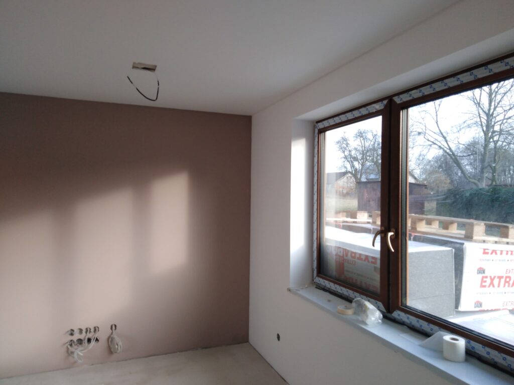 MALOVÁNÍ RODINNÉHO DOMU